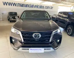 TOYOTA HILUX SW4 2.8 D-4D TURBO DIESEL SRX 7L 4X4 AUTOMÁTICO TOYOTA HILUX SW4 2.8 D-4D TURBO DIESEL SRX 7L 4X4 AUTOMÁTICO