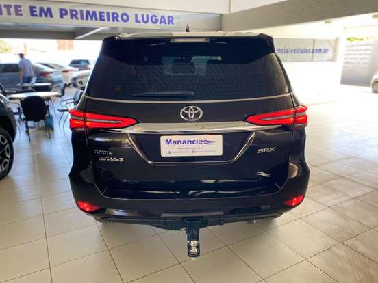 TOYOTA-HILUX SW4-2.8 D-4D TURBO DIESEL SRX 7L 4X4 AUTOMÁTICO TOYOTA-HILUX SW4-2022
