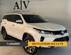 TOYOTA HILUX SW4 2.8 D-4D TURBO DIESEL SRX PLATINUM 7L 4X4 AUTOMÁTICO TOYOTA HILUX SW4 2.8 D-4D TURBO DIESEL SRX PLATINUM 7L 4X4 AUTOMÁTICO
