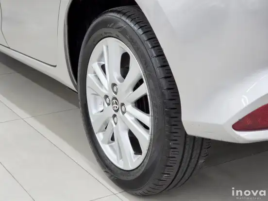 TOYOTA-YARIS-2019