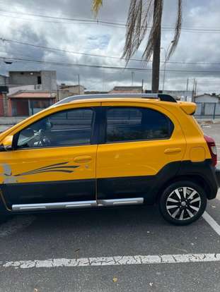 TOYOTA-ETIOS-1.3 X 16V FLEX 4P MANUAL TOYOTA-ETIOS-2014