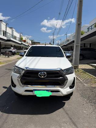 TOYOTA HILUX 2.8 D-4D TURBO DIESEL CD SRV 4X4 AUTOMÁTICO