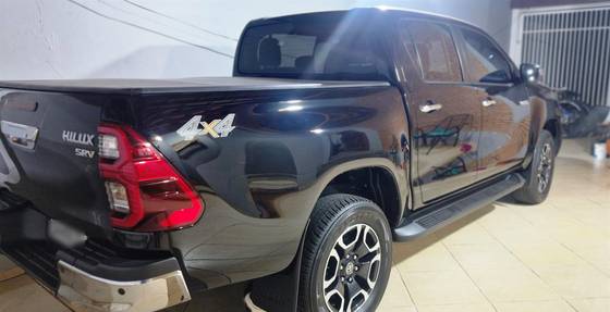 TOYOTA HILUX 2.8 D-4D TURBO DIESEL CD SRV 4X4 AUTOMÁTICO