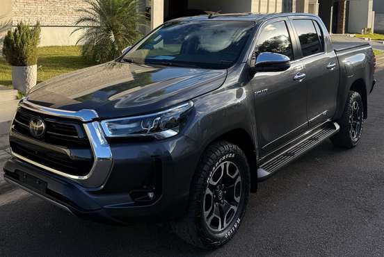 TOYOTA-HILUX-2022