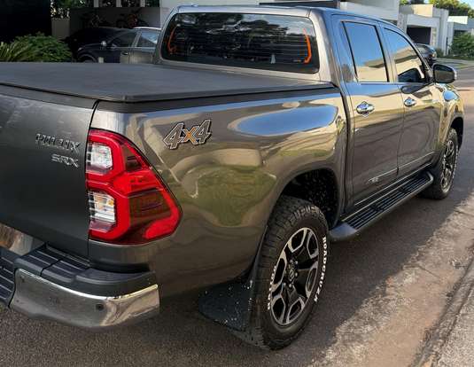 TOYOTA-HILUX-2022