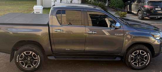 TOYOTA-HILUX-2.8 D-4D TURBO DIESEL CD SRX LIMITED 4X4 AUTOMÁTICO TOYOTA-HILUX-2022