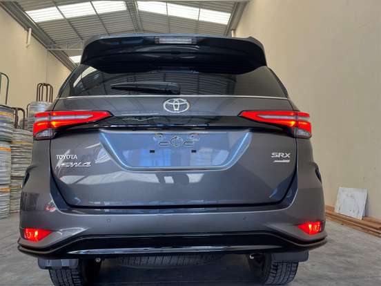 TOYOTA-HILUX SW4-2023