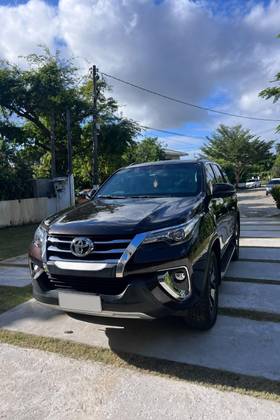 TOYOTA HILUX SW4 2.8 SRX 4X4 7 LUGARES 16V TURBO INTERCOOLER DIESEL 4P AUTOMÁTICO