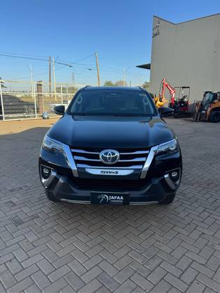 TOYOTA HILUX SW4 2.8 SRX DIAMOND 4X4 7 LUGARES 16V TURBO INTERCOOLER DIESEL 4P AUTOMÁTICO