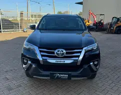 TOYOTA HILUX SW4 2.8 SRX DIAMOND 4X4 7 LUGARES 16V TURBO INTERCOOLER DIESEL 4P AUTOMÁTICO TOYOTA HILUX SW4 2.8 SRX DIAMOND 4X4 7 LUGARES 16V TURBO INTERCOOLER DIESEL 4P AUTOMÁTICO