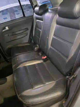 VOLKSWAGEN-FOX-2010