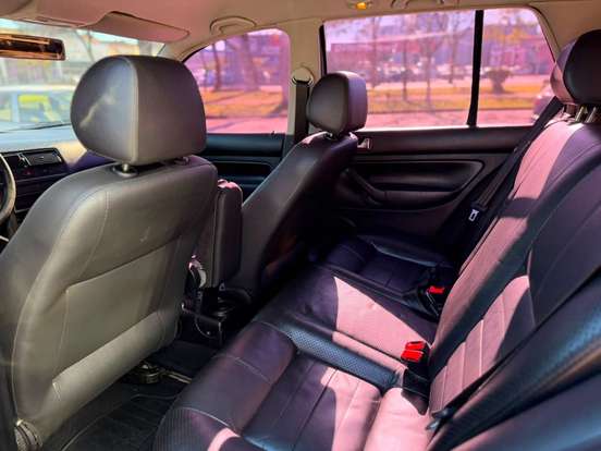 VOLKSWAGEN-GOLF-2007