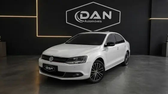 VOLKSWAGEN JETTA 2.0 TSI HIGHLINE 200CV GASOLINA 4P TIPTRONIC VOLKSWAGEN JETTA 2.0 TSI HIGHLINE 200CV GASOLINA 4P TIPTRONIC