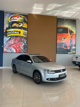 VOLKSWAGEN JETTA 2.0 TSI HIGHLINE 200CV GASOLINA 4P TIPTRONIC VOLKSWAGEN JETTA 2.0 TSI HIGHLINE 200CV GASOLINA 4P TIPTRONIC
