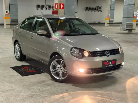 VOLKSWAGEN POLO SEDAN 1.6 MI COMFORTLINE 8V FLEX 4P MANUAL VOLKSWAGEN POLO SEDAN 1.6 MI COMFORTLINE 8V FLEX 4P MANUAL