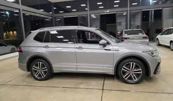 VOLKSWAGEN TIGUAN 2.0 300 TSI GASOLINA ALLSPACE R-LINE AUTOMÁTICO VOLKSWAGEN TIGUAN 2.0 300 TSI GASOLINA ALLSPACE R-LINE AUTOMÁTICO