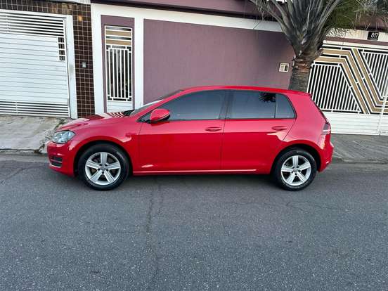 VOLKSWAGEN-GOLF-2014
