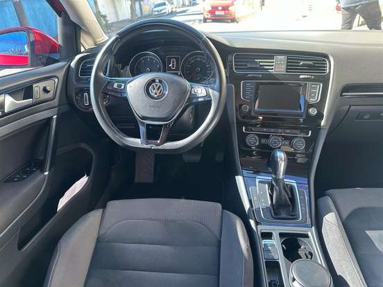 VOLKSWAGEN-GOLF-2014