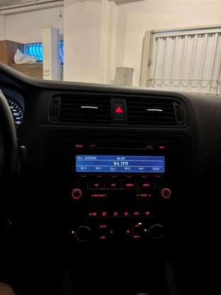 VOLKSWAGEN-JETTA-2011