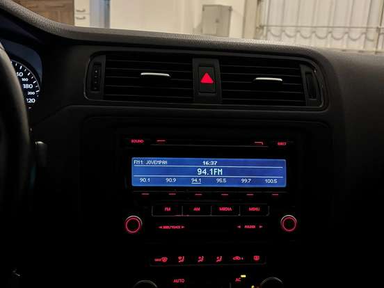 VOLKSWAGEN-JETTA-2.0 COMFORTLINE FLEX 4P MANUAL VOLKSWAGEN-JETTA-2011