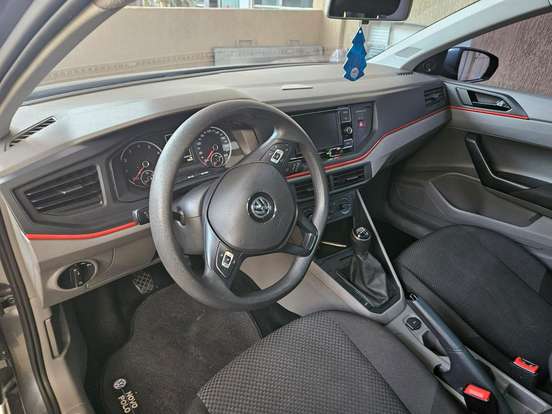 VOLKSWAGEN-POLO-2018