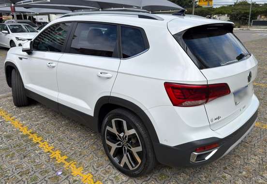 VOLKSWAGEN-TAOS-2024