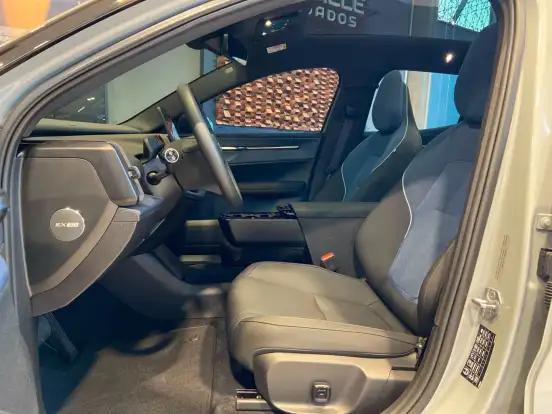 VOLVO-EX30-2024