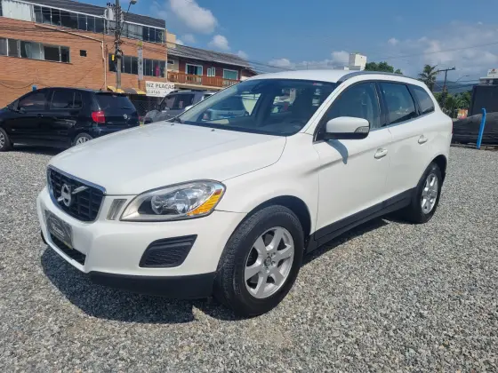 VOLVO XC60 2.0 T5 COMFORT FWD TURBO GASOLINA 4P AUTOMÁTICO