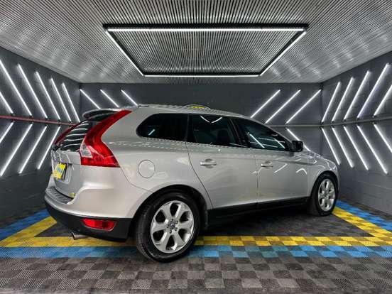 VOLVO-XC60-3.0 DYNAMIC AWD TURBO GASOLINA 4P AUTOMÁTICO VOLVO-XC60-2010