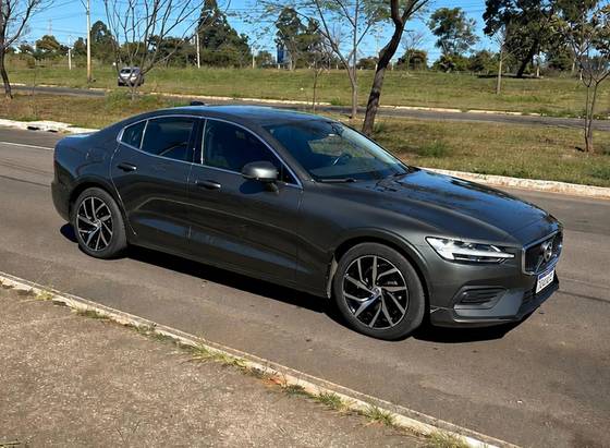 VOLVO S60 2.0 T4 MOMENTUM GASOLINA 4P AUTOMÁTICO