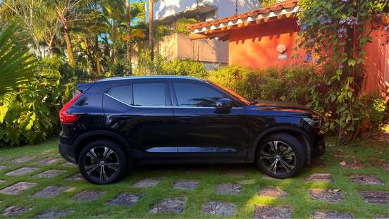 VOLVO-XC40-2021