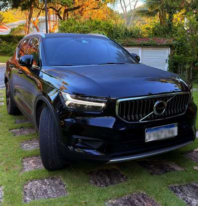 VOLVO-XC40-2021