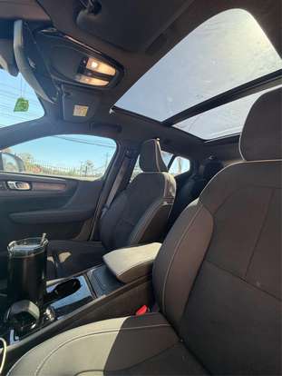 VOLVO-XC40-2022