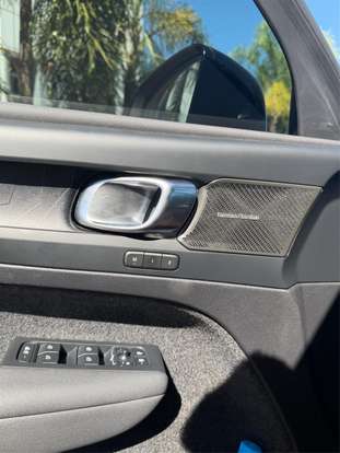 VOLVO-XC40-2022