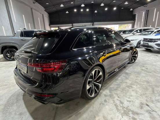 AUDI-RS4-2019