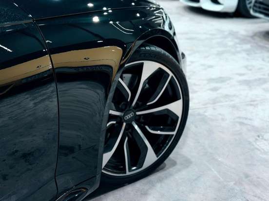 AUDI-RS4-2019