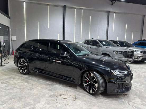 AUDI-RS4-2019