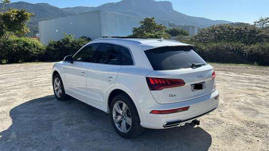 AUDI-Q5-2020