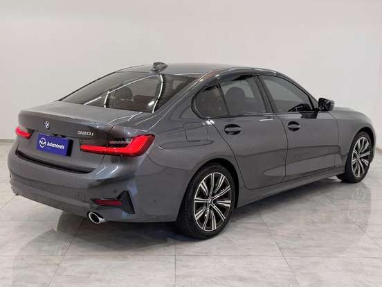 BMW-320i-2021