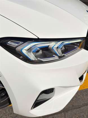BMW-320i-2022