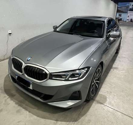 BMW-320i-2022