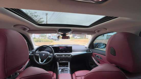 BMW-320i-2022