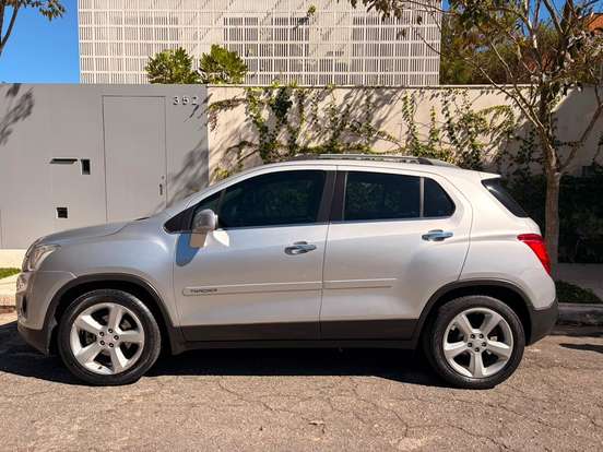 CHEVROLET-TRACKER-2015