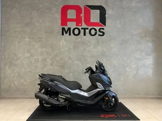 DAFRA CRUISYM 300 