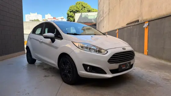 FORD FIESTA 1.6 SE HATCH 16V FLEX 4P POWERSHIFT FORD FIESTA 1.6 SE HATCH 16V FLEX 4P POWERSHIFT