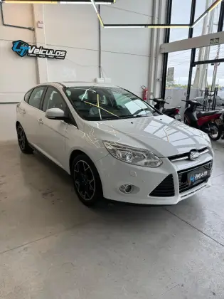 FORD FOCUS 2.0 TITANIUM 16V FLEX 4P POWERSHIFT FORD FOCUS 2.0 TITANIUM 16V FLEX 4P POWERSHIFT