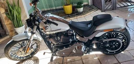 HARLEY-DAVIDSON SOFTAIL BREAKOUT 