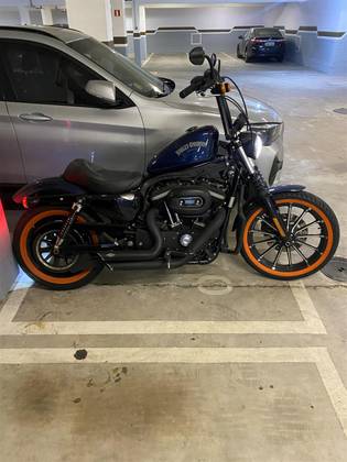 HARLEY-DAVIDSON SPORTSTER IRON 883 