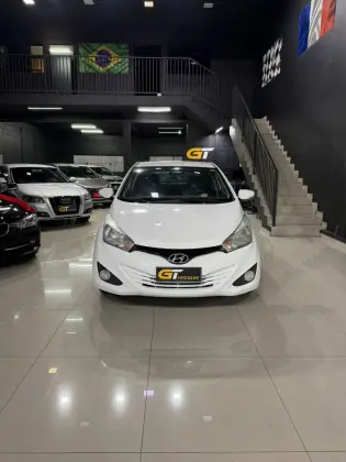 HYUNDAI HB20 1.6 PREMIUM 16V FLEX 4P AUTOMÁTICO HYUNDAI HB20 1.6 PREMIUM 16V FLEX 4P AUTOMÁTICO