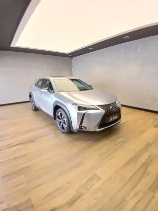 LEXUS UX 300h 2.0 VVT-I HYBRID CVT LEXUS UX 300h 2.0 VVT-I HYBRID CVT